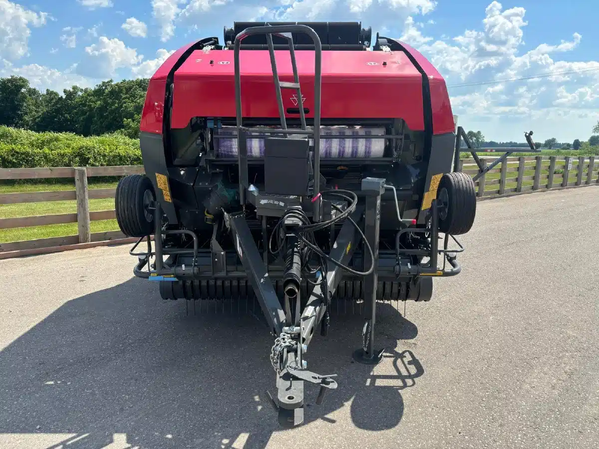 Gallery image 2 for New 2024 Massey Ferguson RB 4160V Round Baler
