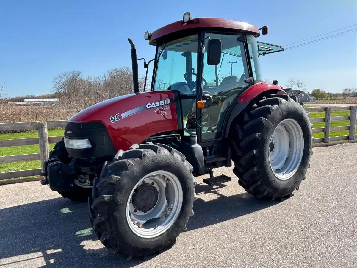Gallery image 1 for Used 2010 Case IH FARMALL 95 Tractor