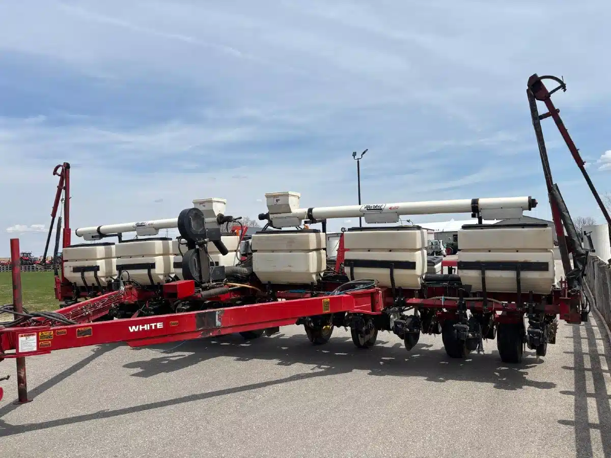 Gallery image 1 for Used Agco White 6182 Planter