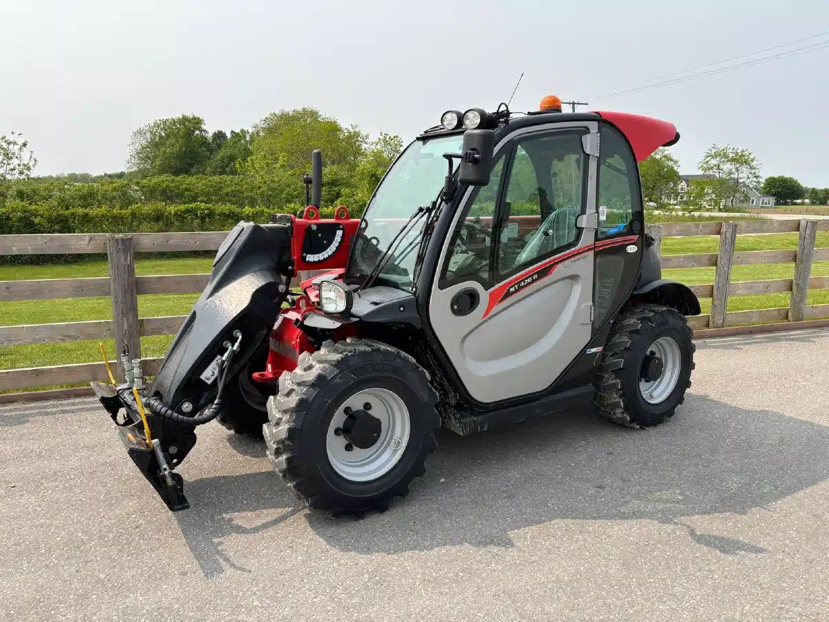 Gallery image 1 for New 2025 Manitou MT 420 H TeleHandler