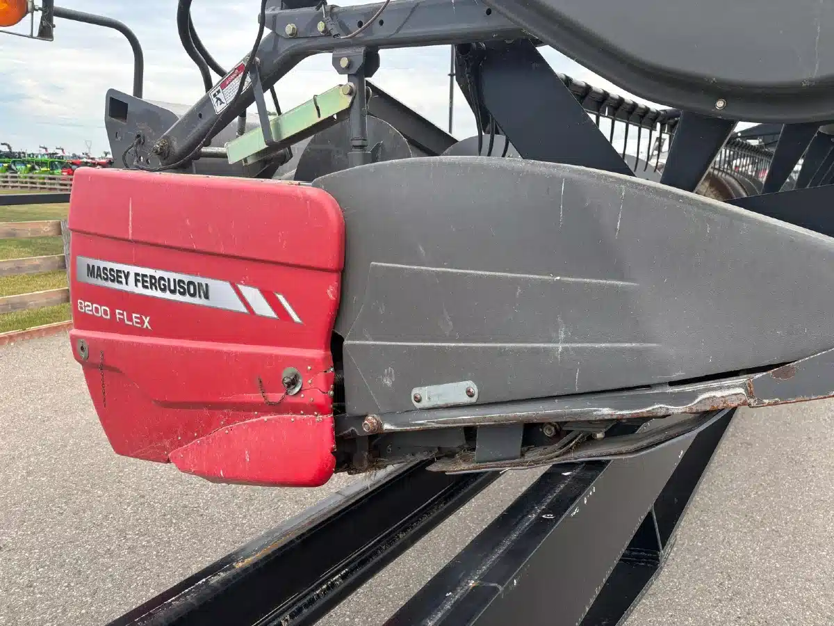 Gallery image 2 for Used 2008 Massey Ferguson 8200 Header - Auger
