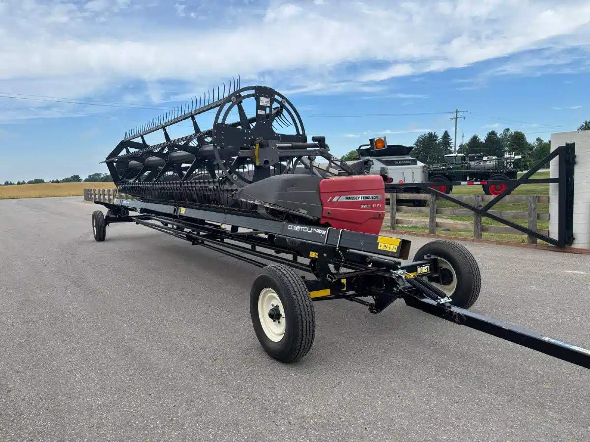 Gallery image 1 for Used 2008 Massey Ferguson 8200 Header - Auger