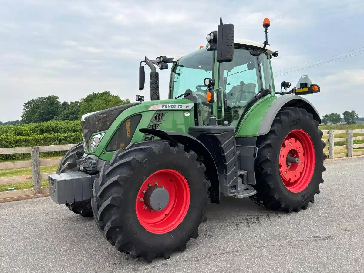 Gallery image 2 for Used 2014 Fendt 724 VARIO Tractor
