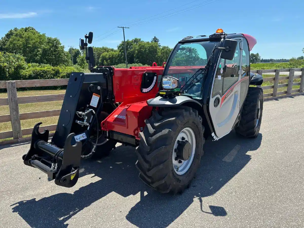 Gallery image 2 for New 2025 Manitou MT930 TeleHandler