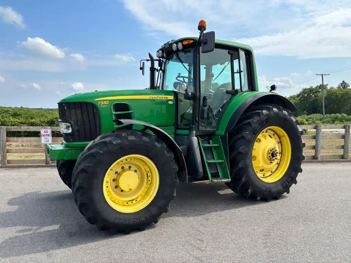 Gallery image 2 for Used 2007 John Deere 7330 Tractor