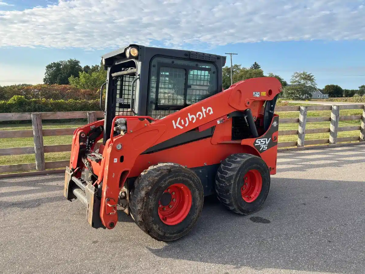 Gallery image 1 for Used 2023 Kubota SSV75 Skid Steer