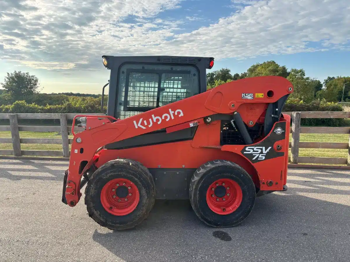 Gallery image 2 for Used 2023 Kubota SSV75 Skid Steer