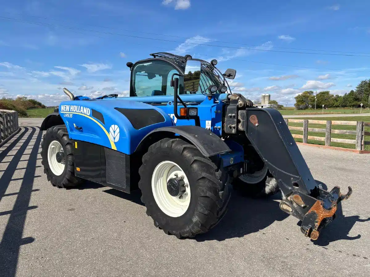 Gallery image 2 for Used 2014 New Holland LM9.35 TeleHandler