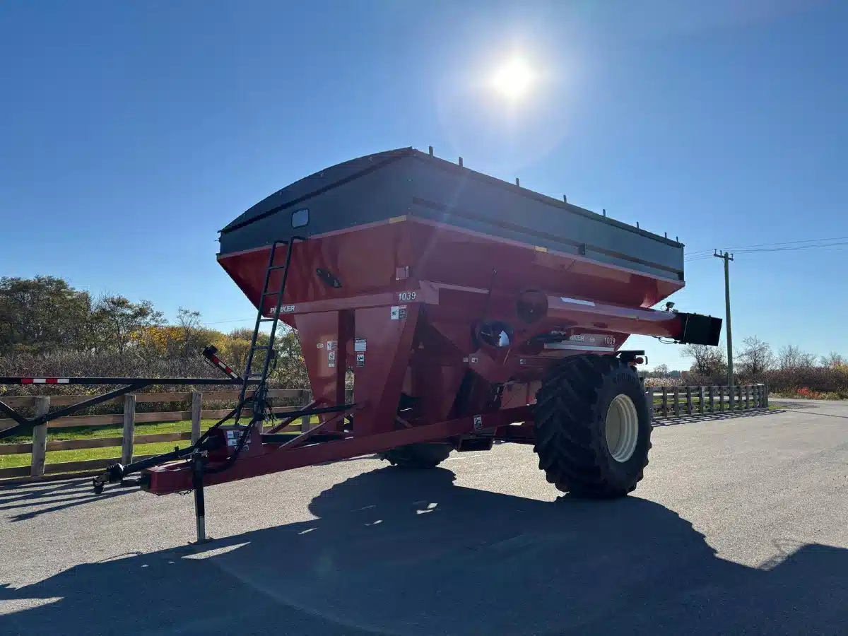 Gallery image 2 for Used 2015 Parker 1039 Grain Cart