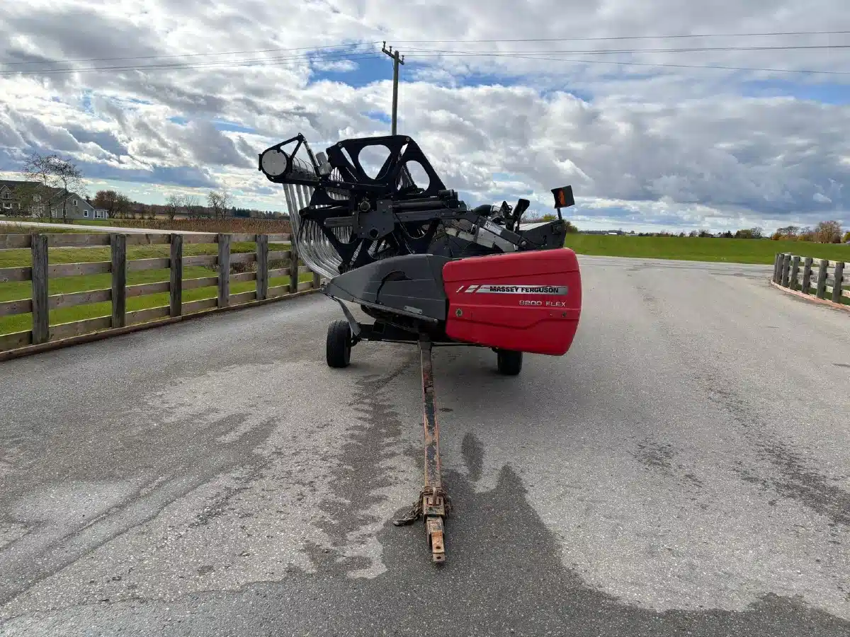 Gallery image 2 for Used 2008 Massey Ferguson 8200 Header - Auger