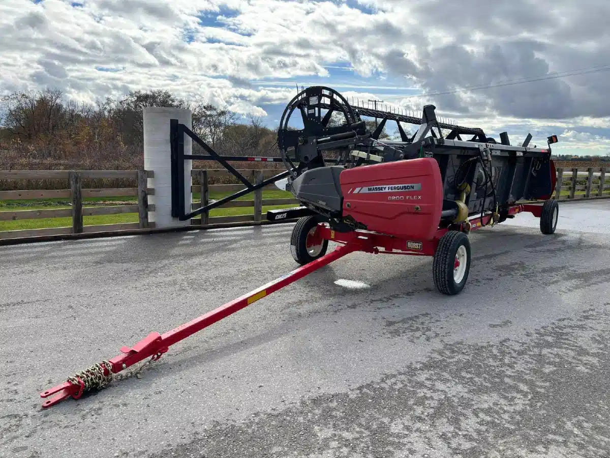Gallery image 2 for Used 2008 Massey Ferguson 8200-20 Header - Auger