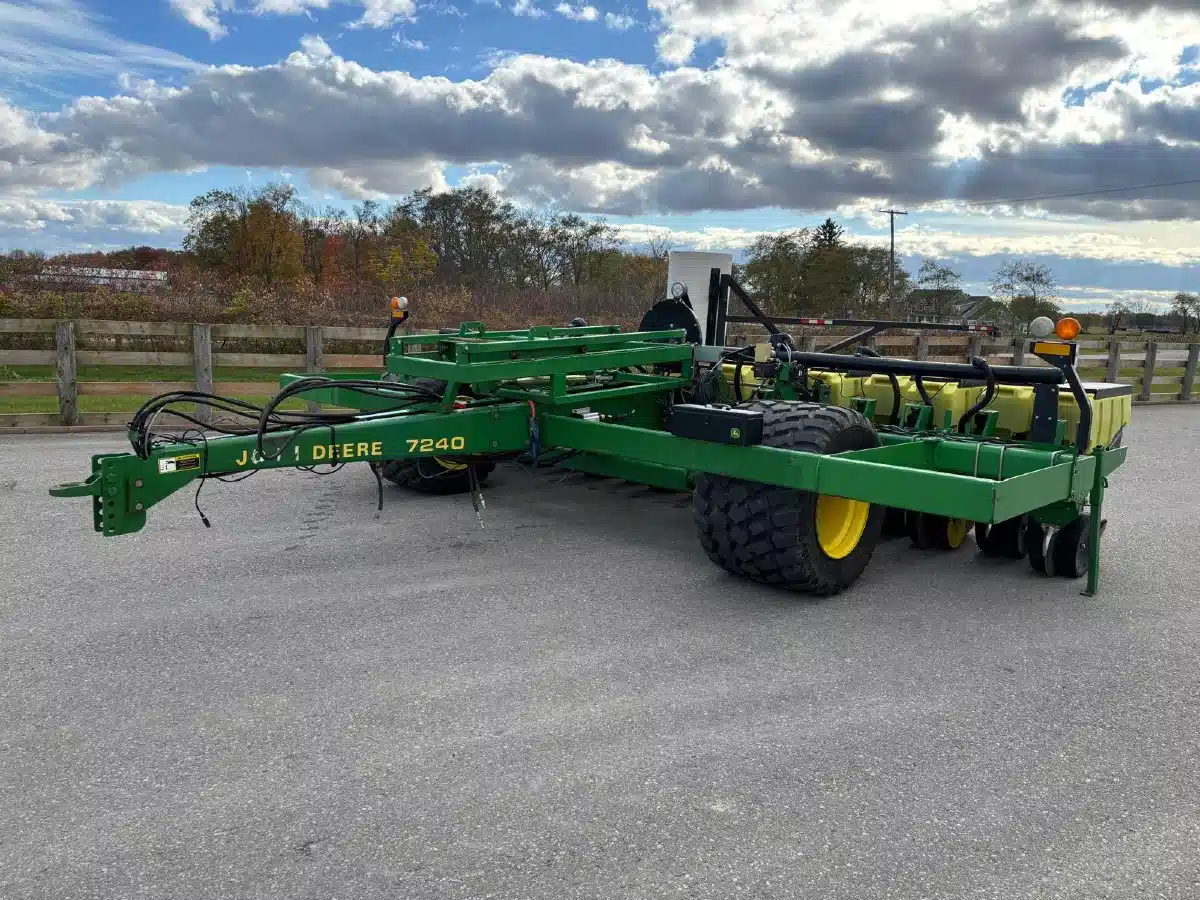 Used 1992 John Deere 7240 Planter