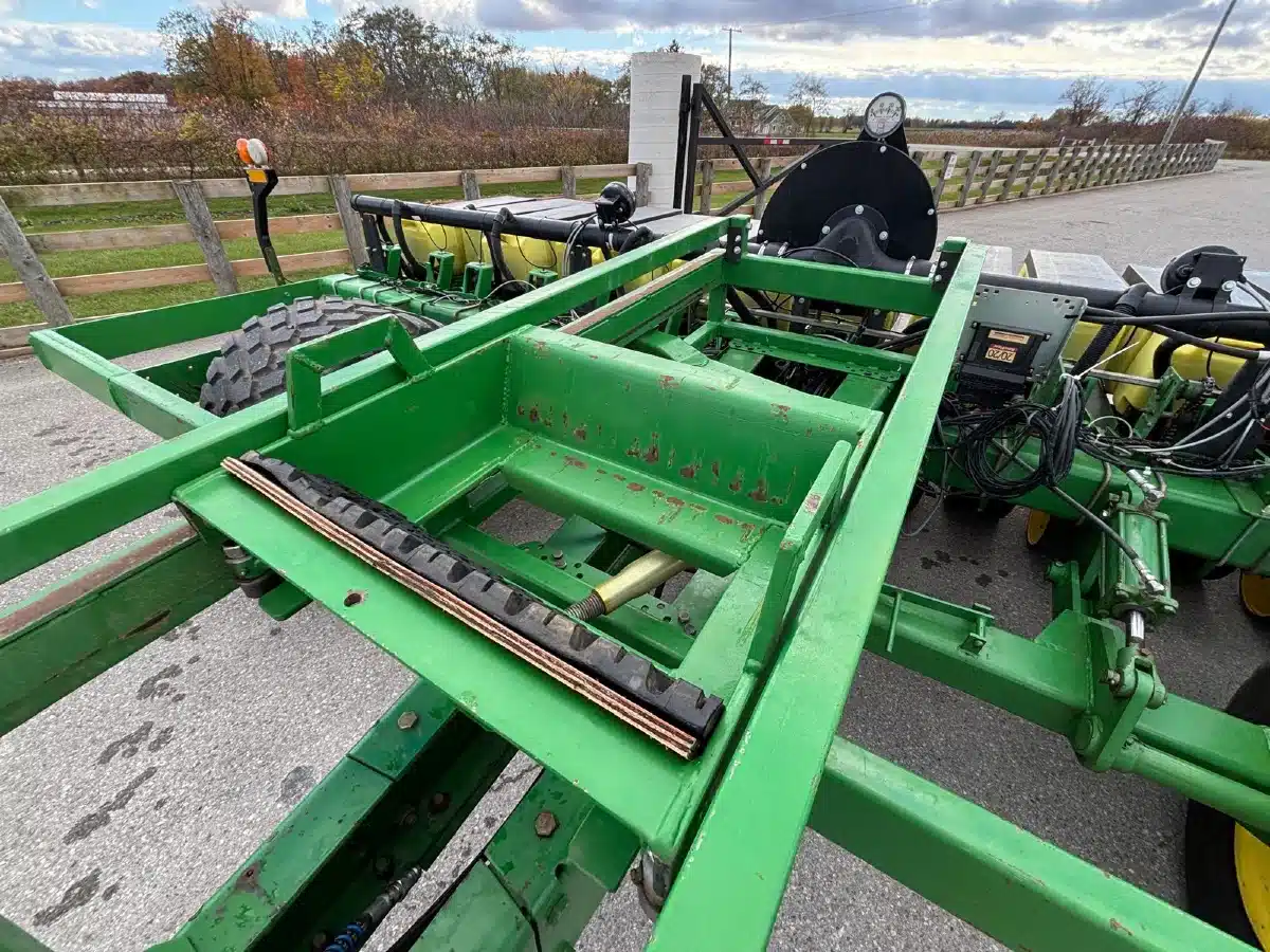 Used 1992 John Deere 7240 Planter