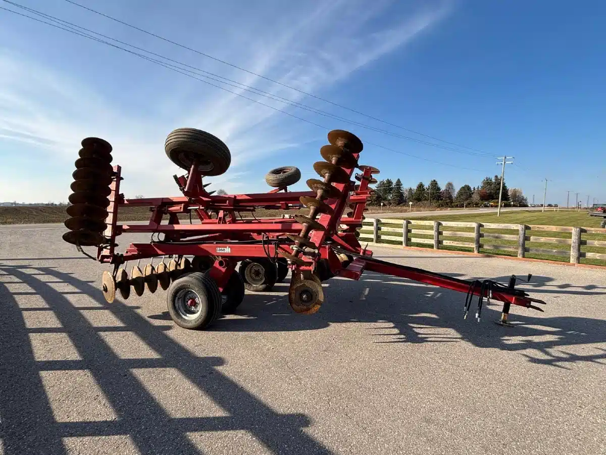 Gallery image 1 for Case 3900 Disc