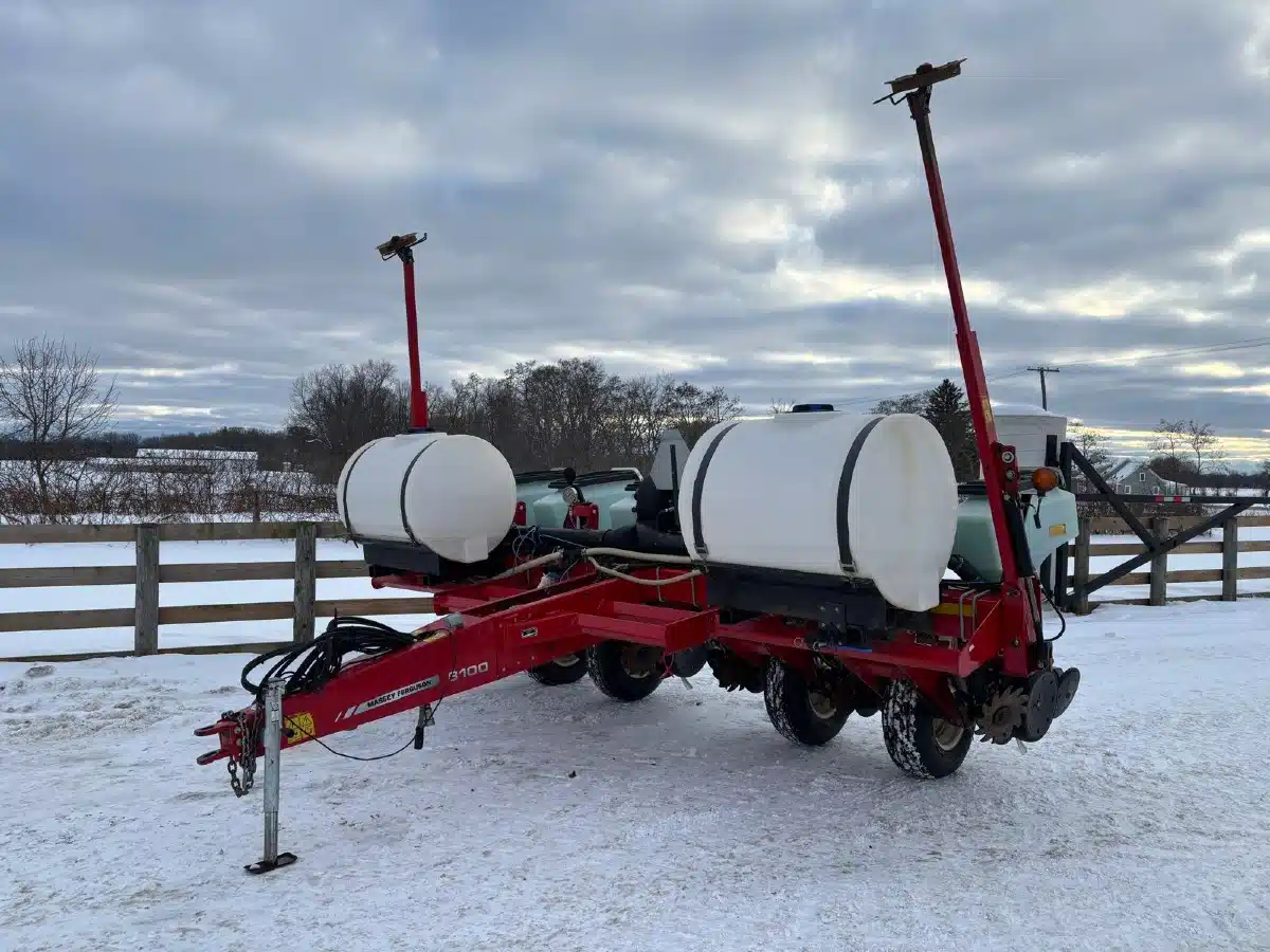 Used 2013 White 8106 Planter