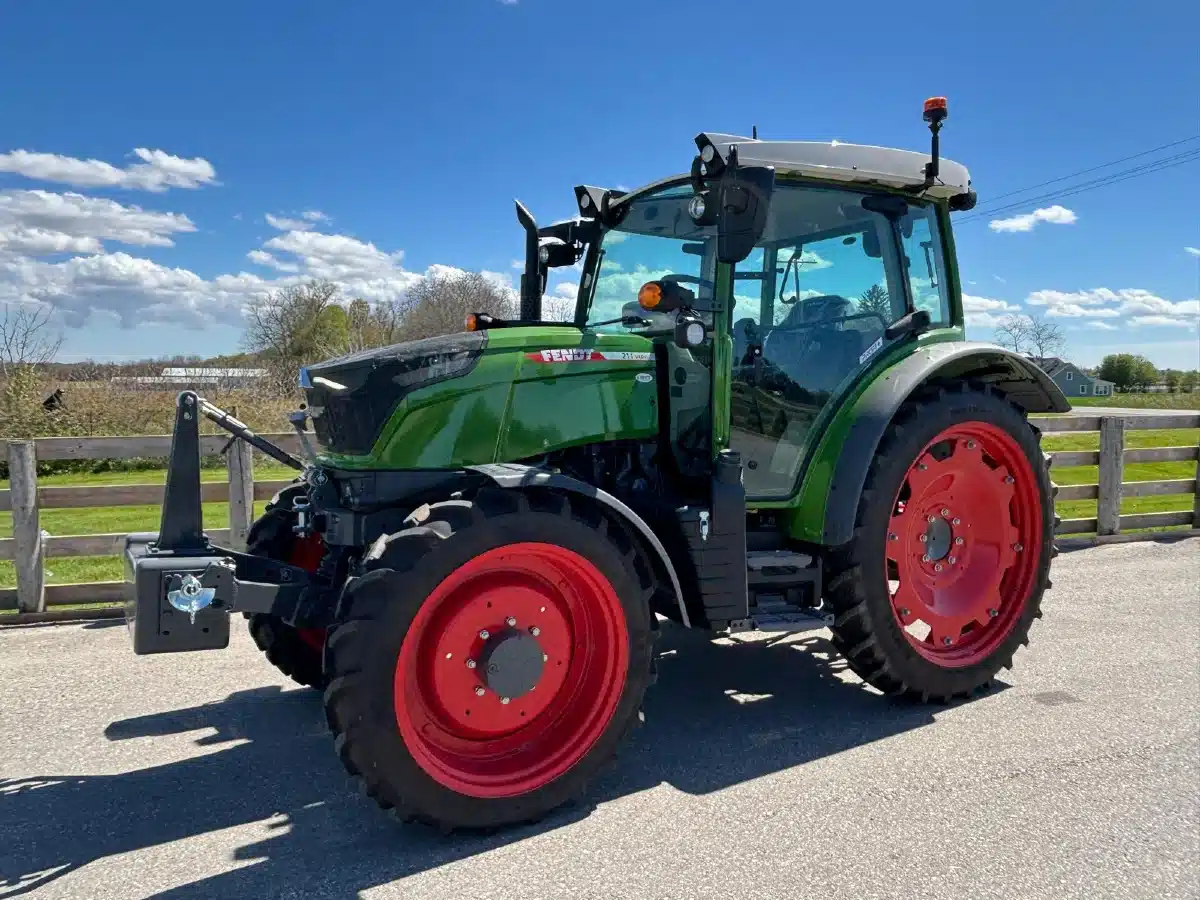 Photo de la Galerie 1 pour 2026 Fendt 211 VARIO Tracteur
