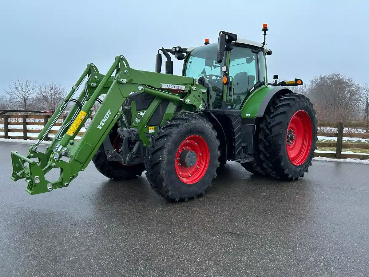 2025 Fendt 724 VARIO Tractor