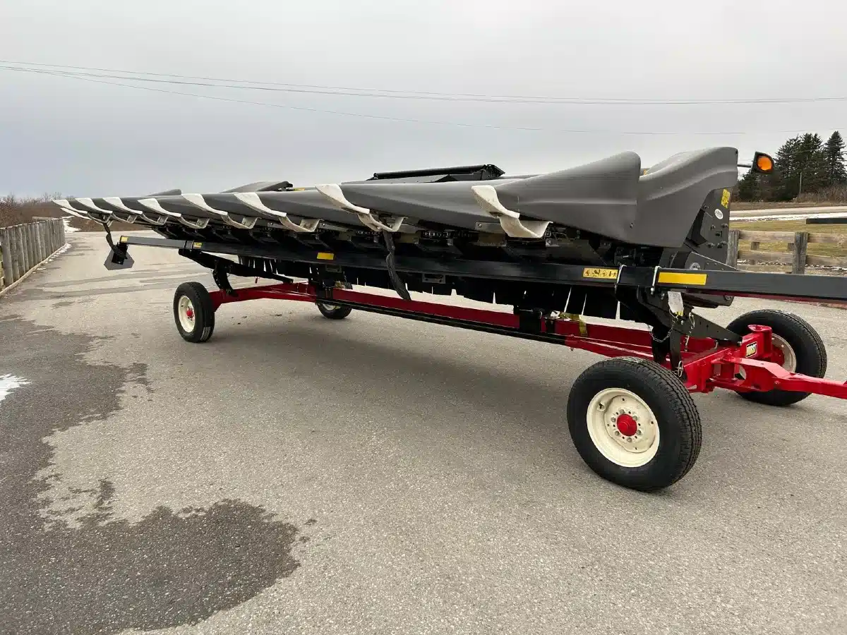 Gallery image 1 for 2012 Massey Ferguson 9250 Header - Draper