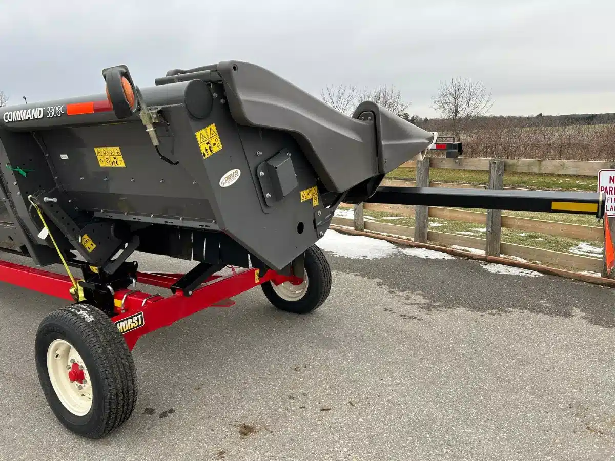 Gallery image 2 for 2012 Massey Ferguson 9250 Header - Draper