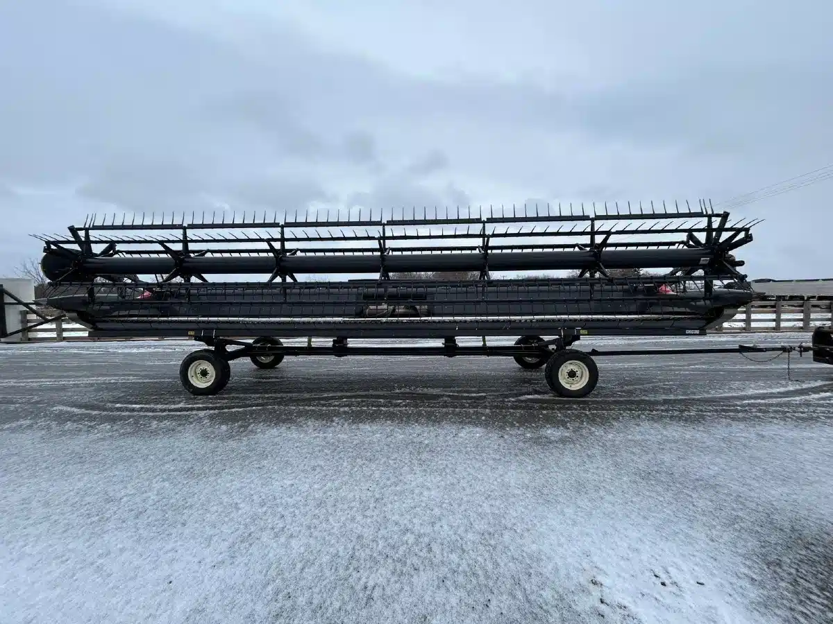 Gallery image 2 for 2012 Massey Ferguson 9250 Header - Draper