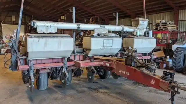 Gallery image 1 for White 6106 Planter