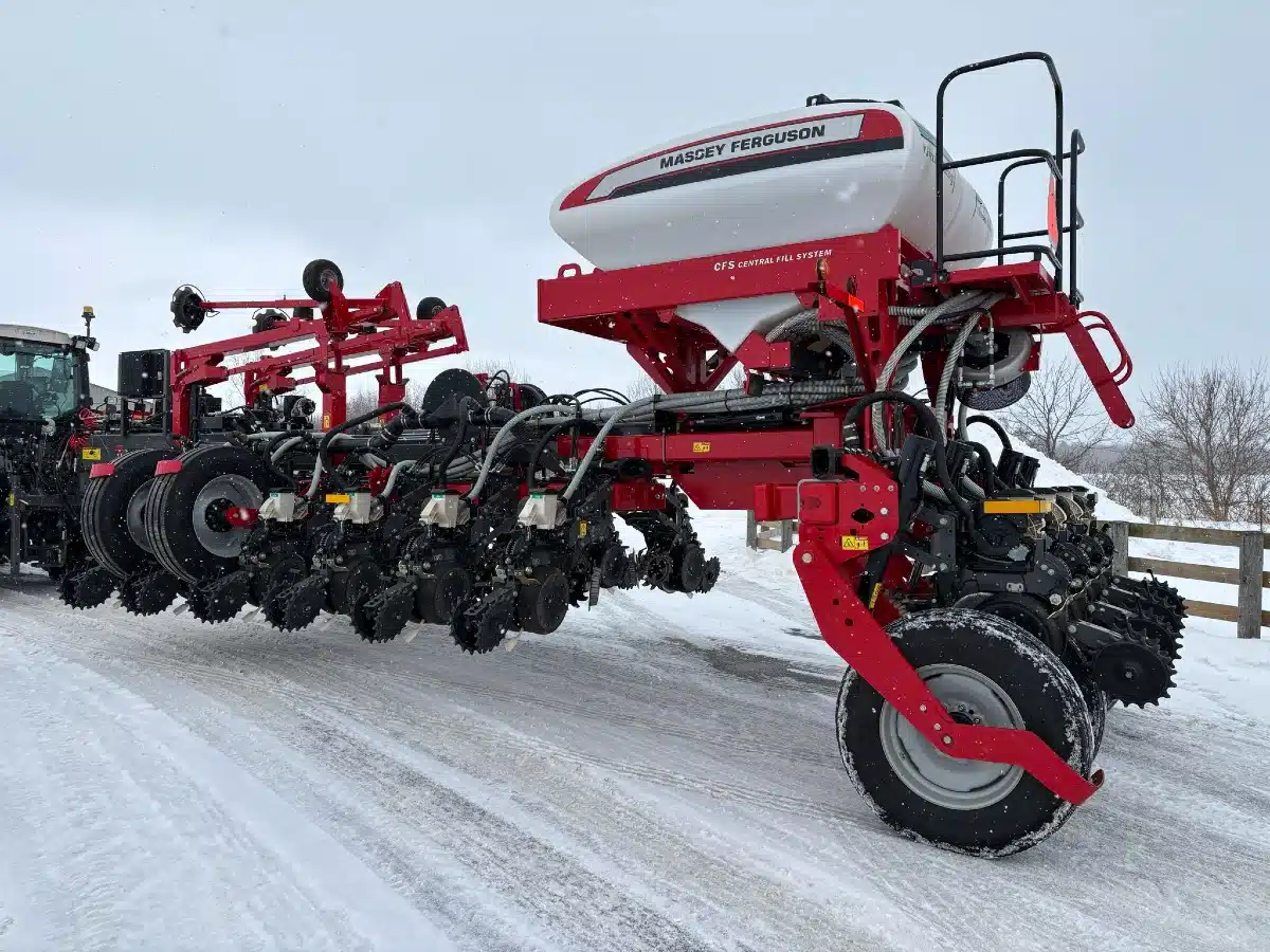 Gallery image 2 for 2025 Massey Ferguson MFVF16-30 Planter