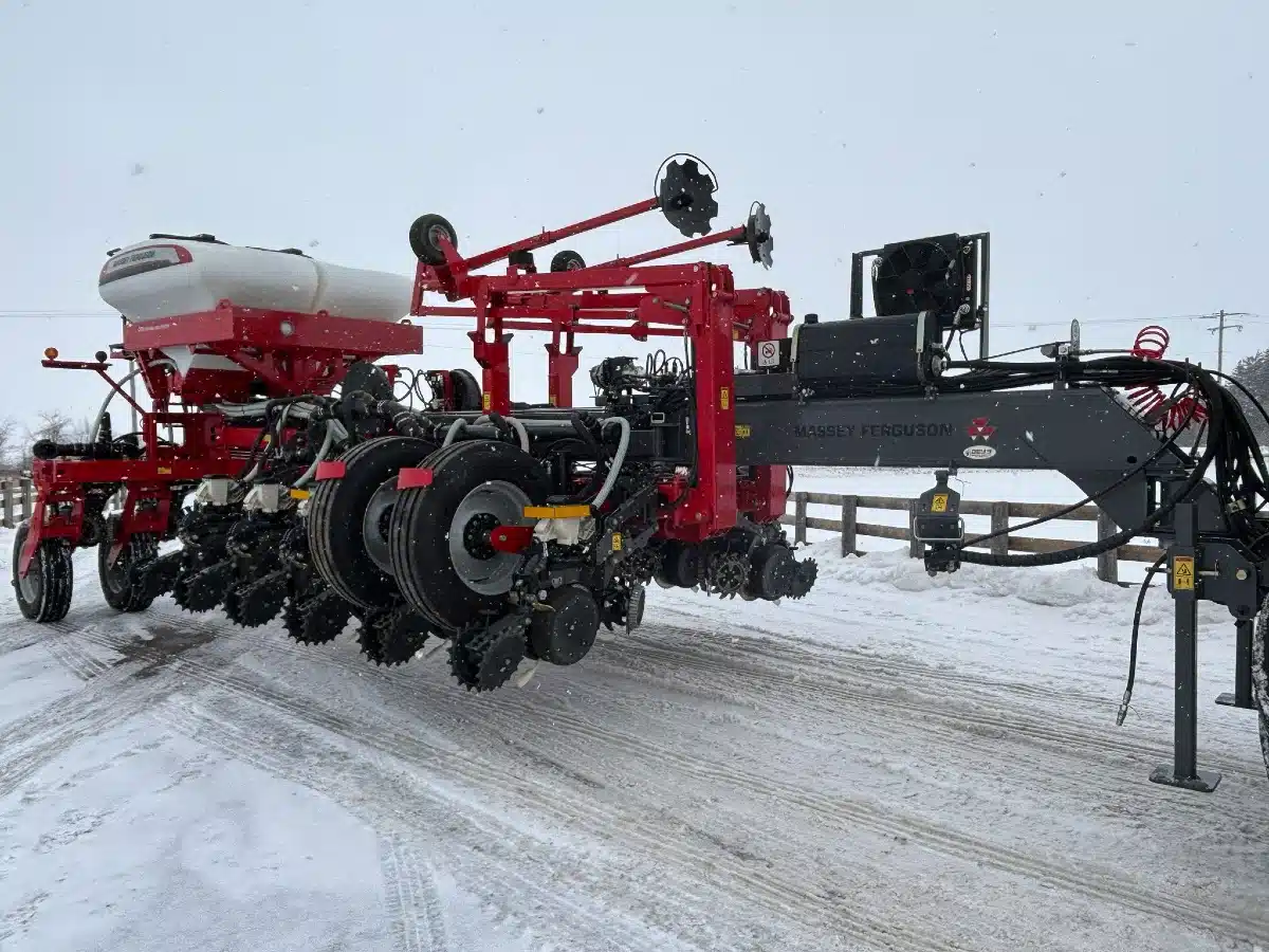 Gallery image 1 for 2025 Massey Ferguson MFVF16-30 Planter