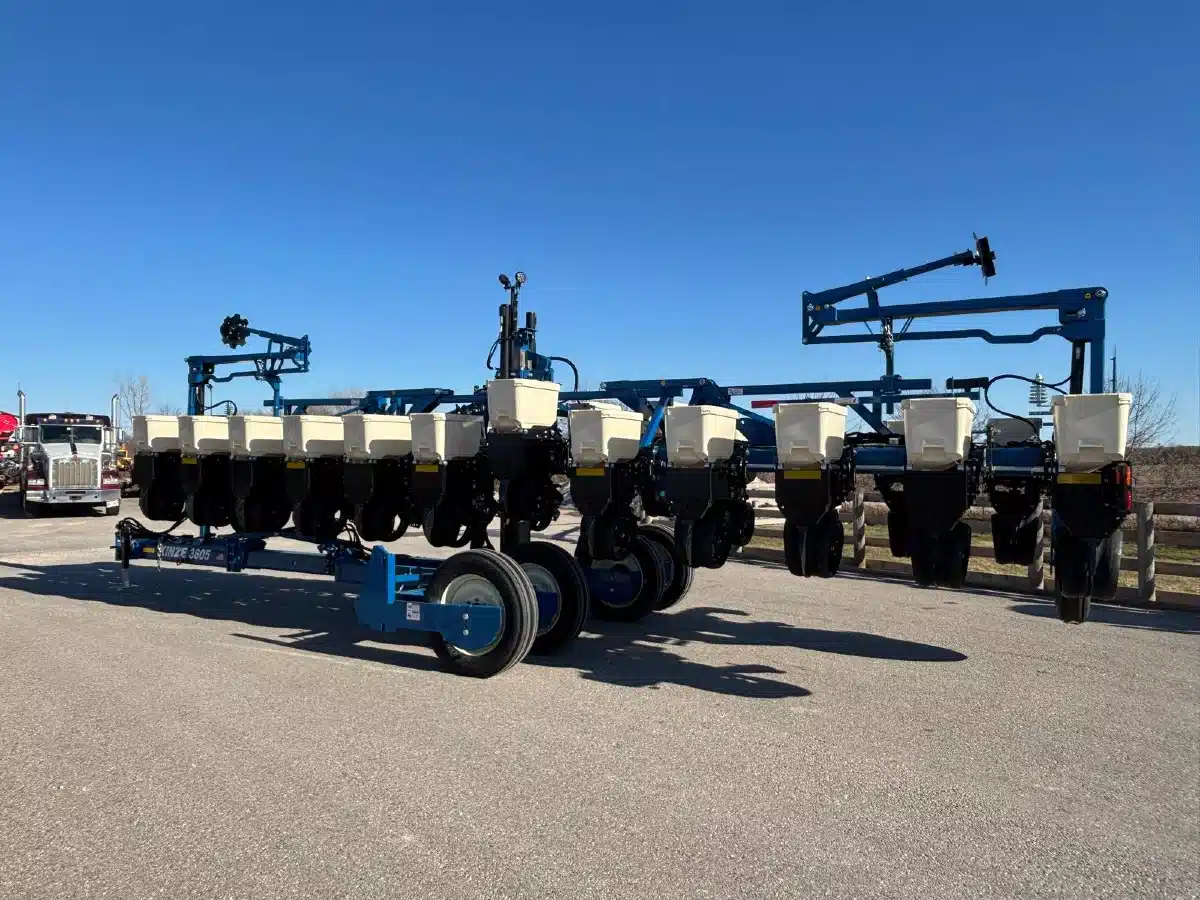 Gallery image 2 for 2026 Kinze 3605 Planter