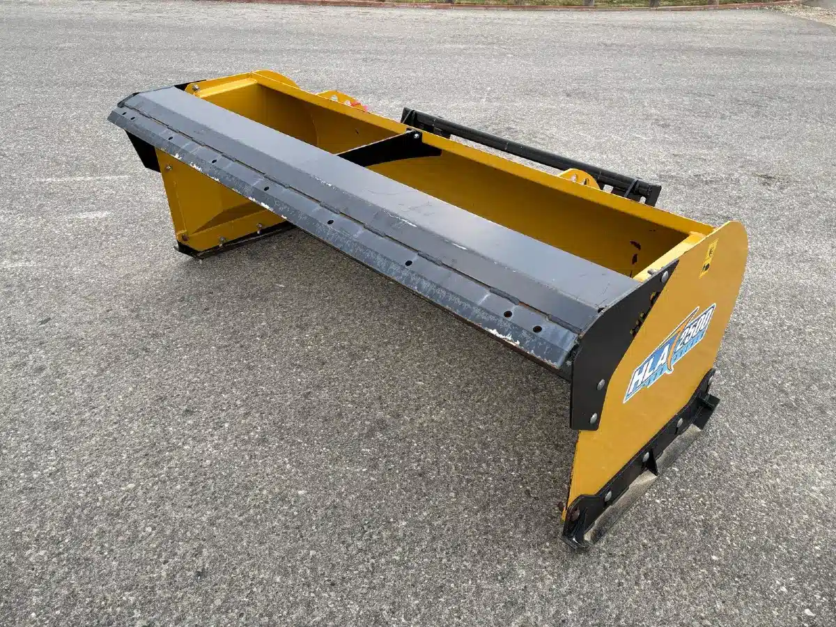 Photo de la Galerie 2 pour 2024 HLA Attachments 2500 Gratte à neige