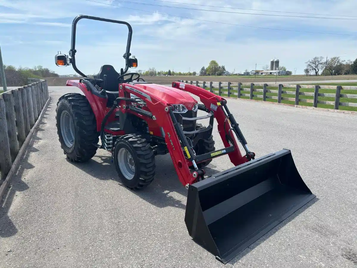Photo de la Galerie 1 pour 2026 Massey Ferguson 1M.35 Tracteur