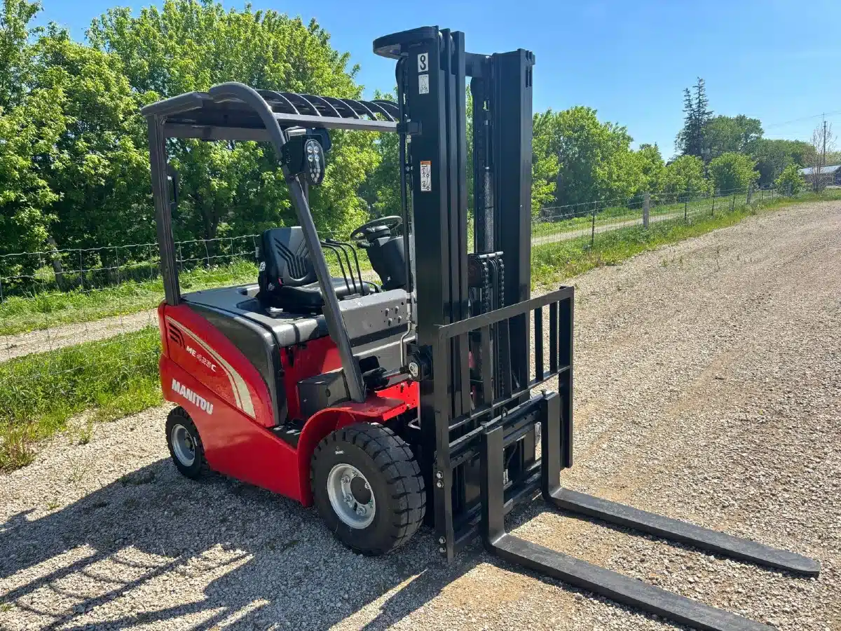 Photo de la Galerie 2 pour 2026 Manitou ME425C chariot élévateur