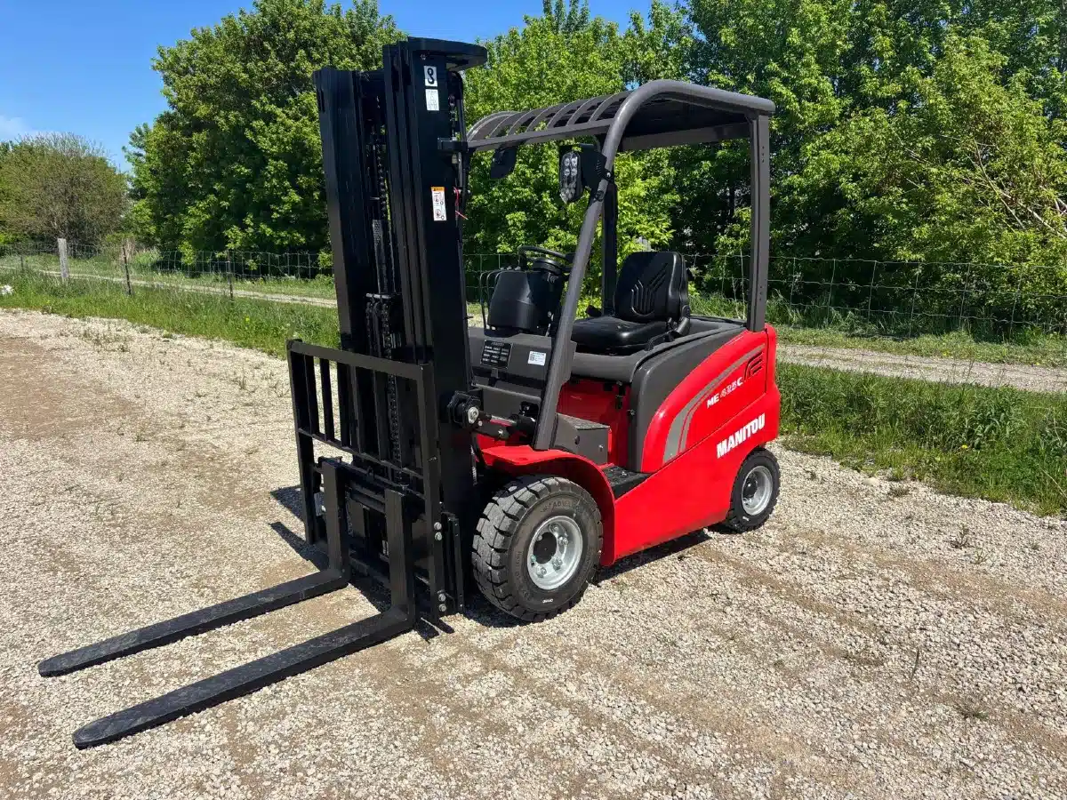 Photo de la Galerie 1 pour 2026 Manitou ME425C chariot élévateur