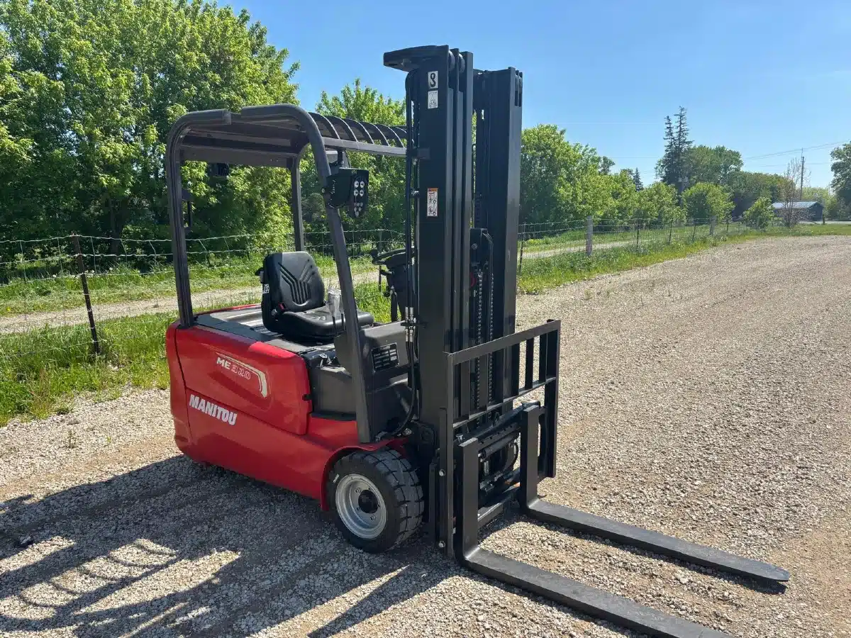 Photo de la Galerie 2 pour 2026 Manitou ME320 chariot élévateur