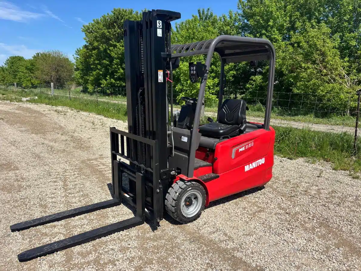 Photo de la Galerie 1 pour 2026 Manitou ME320 chariot élévateur