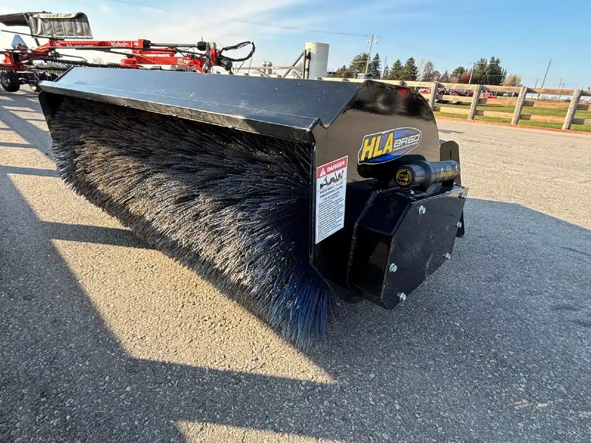 Photo de la Galerie 1 pour 2021 HLA Attachments HLABR60 Balayeur