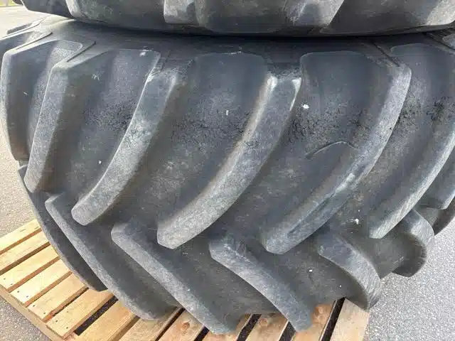 Photo de la Galerie 2 pour Goodyear 900/60R-32 Pneus