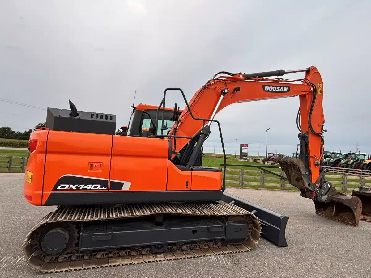 Gallery image 2 for 2019 Doosan DX140 LC-5 Excavator