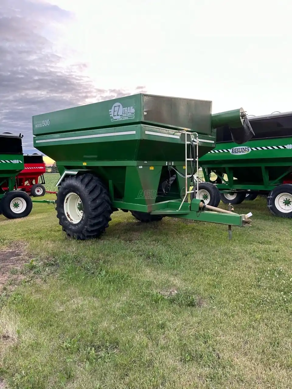 Gallery image 2 for Used 1994 E-Z Trail 510 Grain Cart