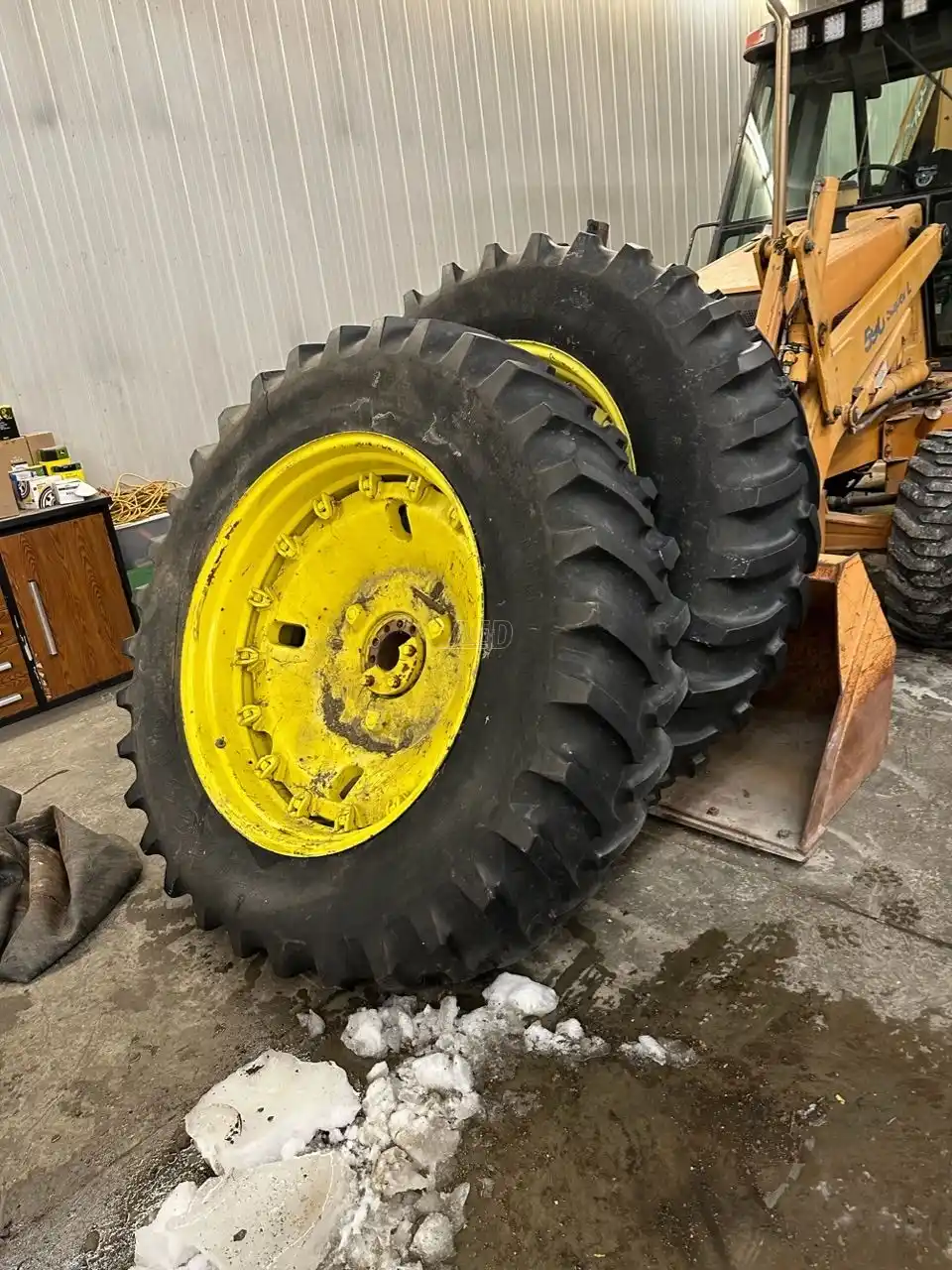 Gallery image 1 for Used John Deere 18.4R42 Duals