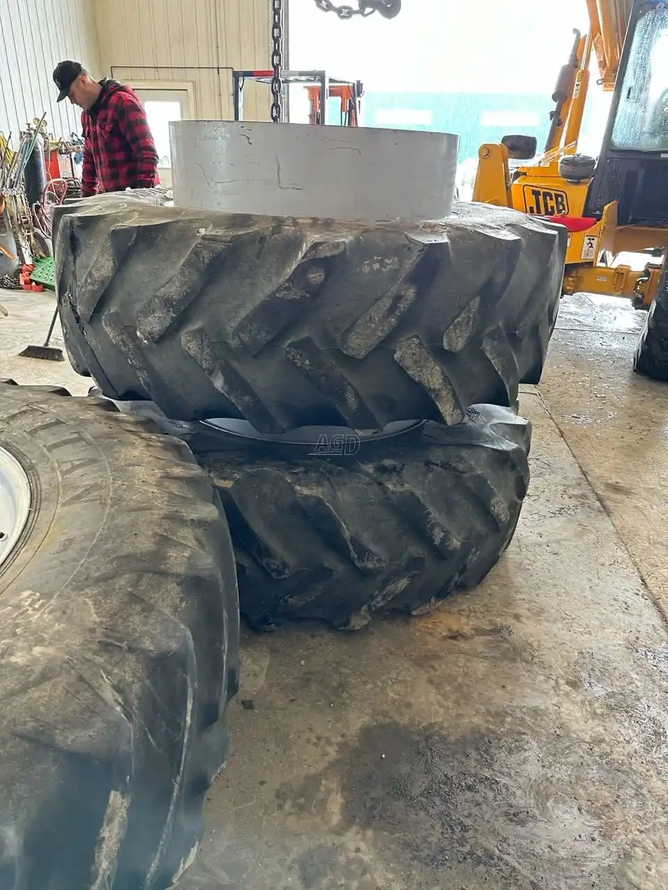 Gallery image 1 for Used Goodyear 20.8R38 Duals