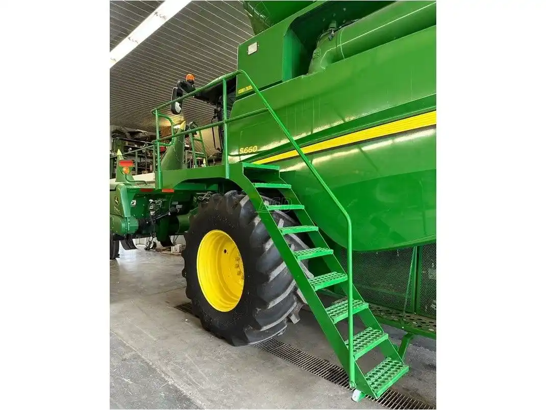 Gallery image 1 for Used 2024 John Deere Easy Climb Combine Stairs Combine Attachment