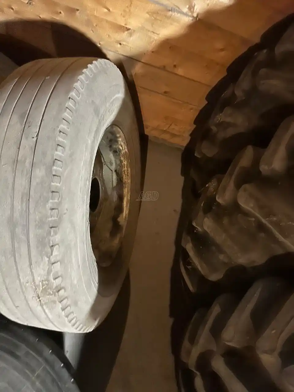 Gallery image 1 for 2024 Horst Wagons 11R22.5 Tires & Rims