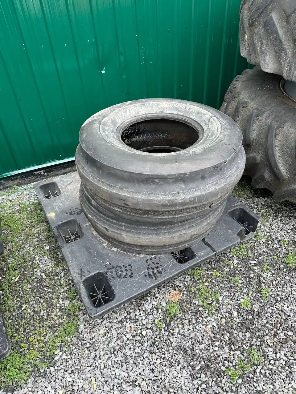 Gallery image 1 for Used Goodyear 11.00-16SL Tires