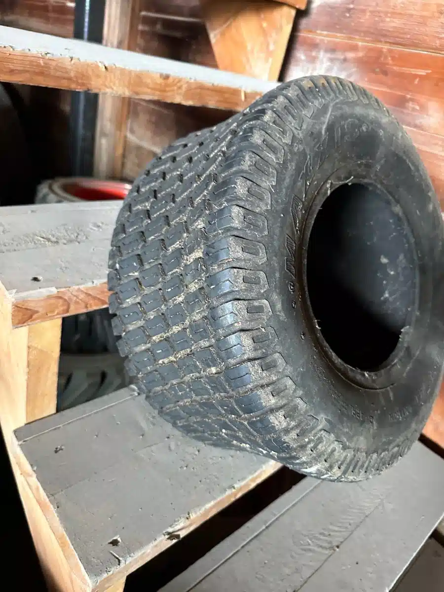 Gallery image 2 for Titan 18X8.50-8 Tires