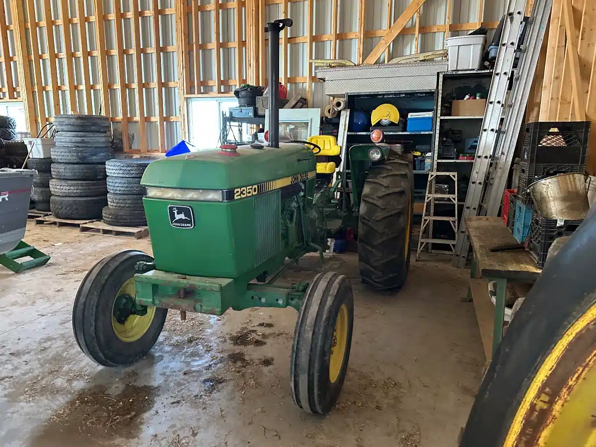 Photo de la Galerie 1 pour Usagé 1986 John Deere 2350 Tracteur