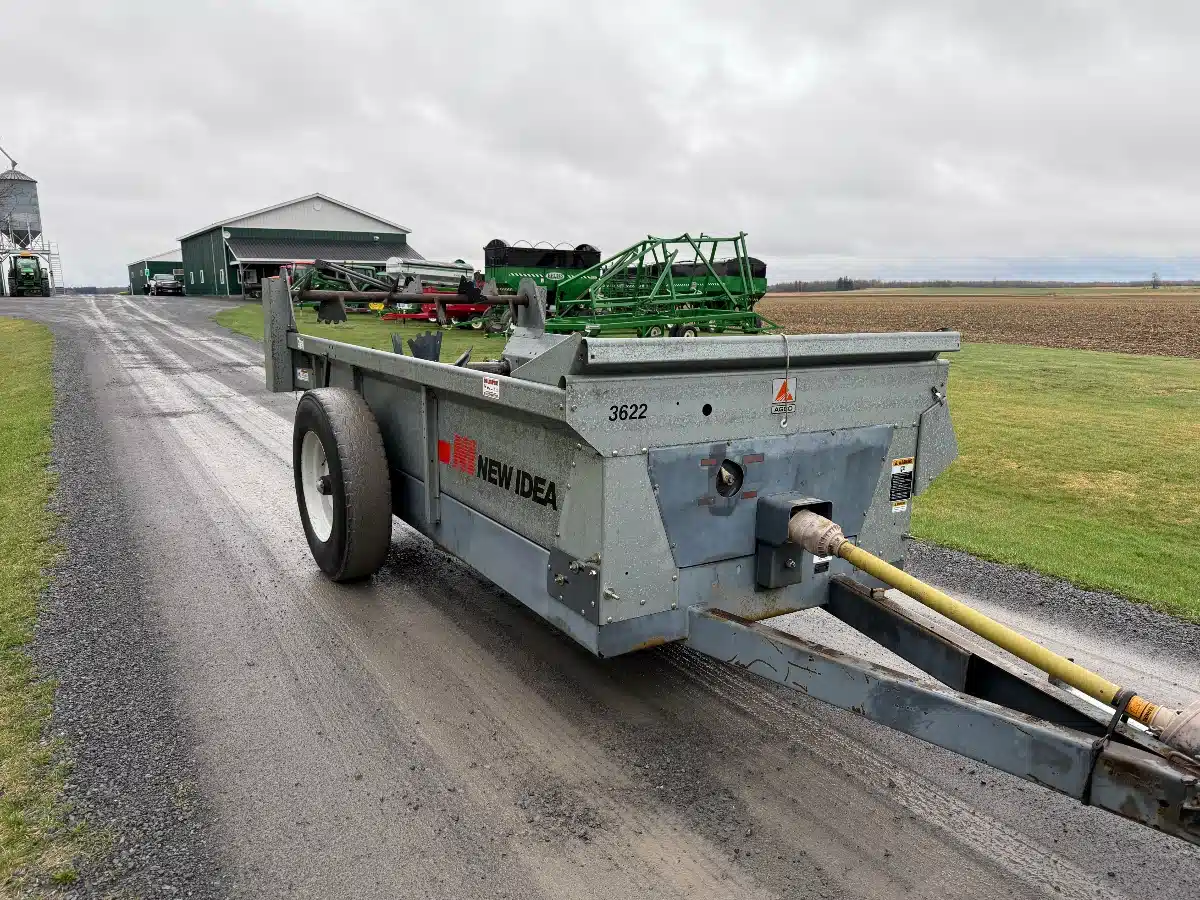 Gallery image 2 for Used New Idea 3622 Manure Spreader