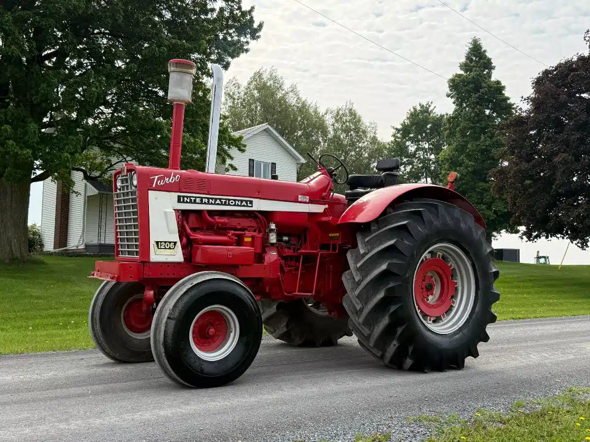 Gallery image 1 for Used 1967 International Harvester 1206 Tractor