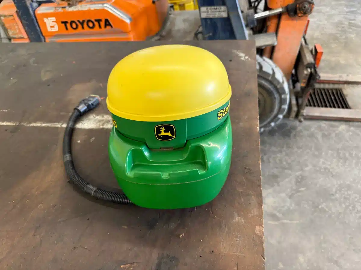 Gallery image 2 for Used 2011 John Deere STARFIRE 3000 GPS Receiver