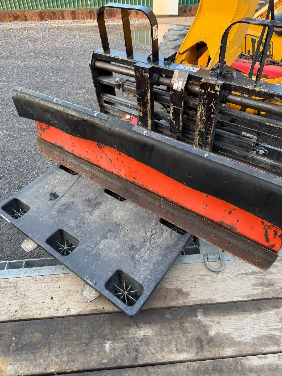 Gallery image 1 for Used 2021 Kubota V4290 Blade
