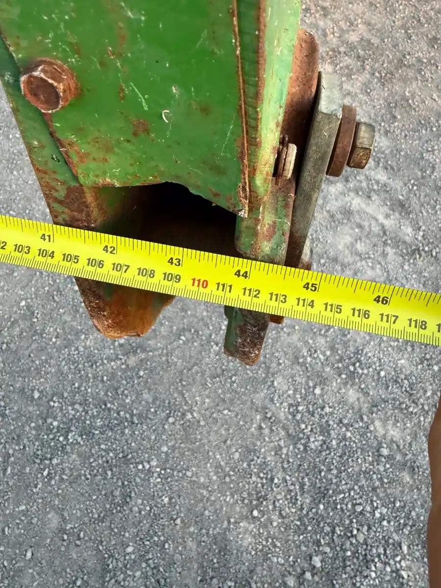 Gallery image 2 for Used John Deere R69571 CAT 3/3N Quick Hitch Hitch